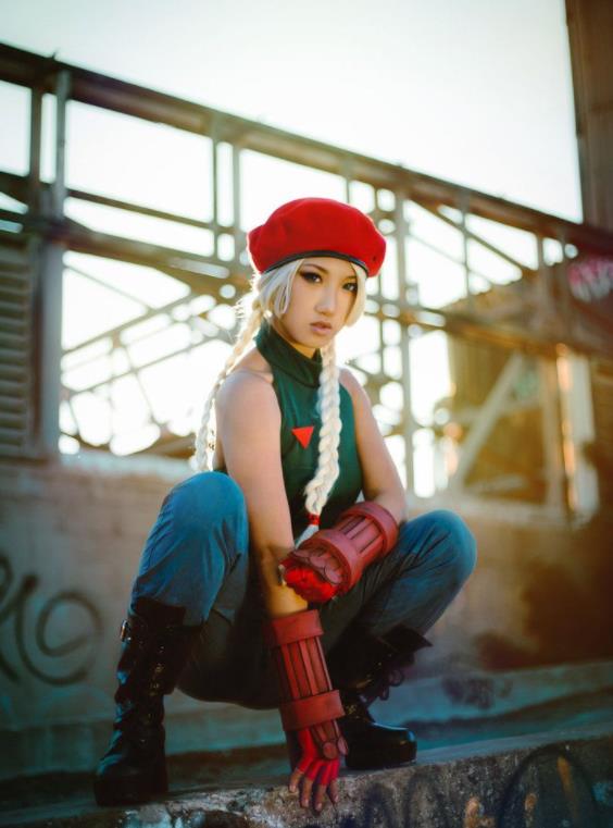 图为嘉米.街头霸王cos,网友:古烈,别闹了,把头上的扫把还我好吗?