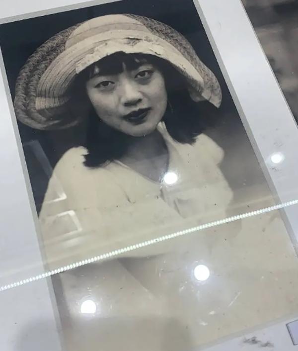 大s与吴莉莉巧合太多,崔雪莉撞脸婉容,明星们也有"世令我"?