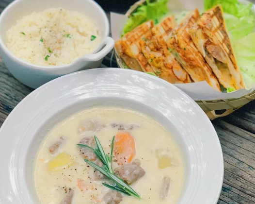 美食中的战斗鸡,铜锅洋芋鸡真的是一绝