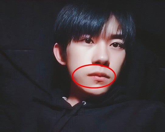 易烊千玺更新自拍,这次没有"三高",但看清嘴唇粉丝"慌"了
