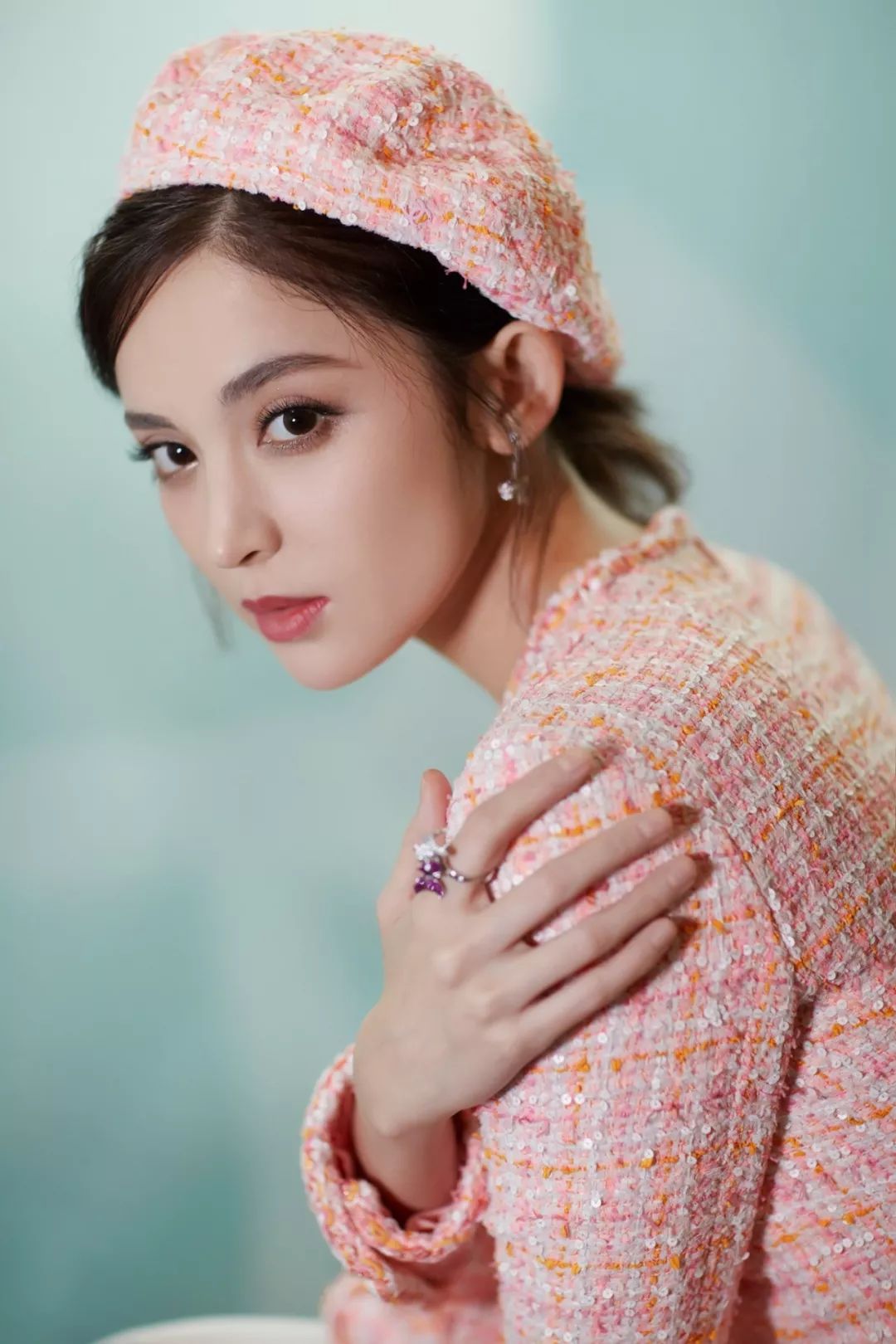 娜扎湘妃色套装现身盛典 治愈系笑容