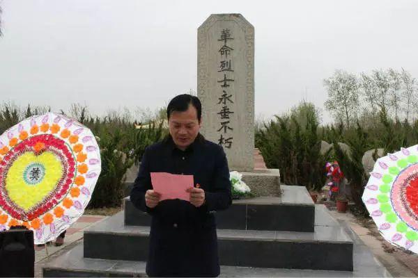 缅怀革命先烈  铭记历史使命―沭阳县西圩乡党员干部祭扫烈士陵园