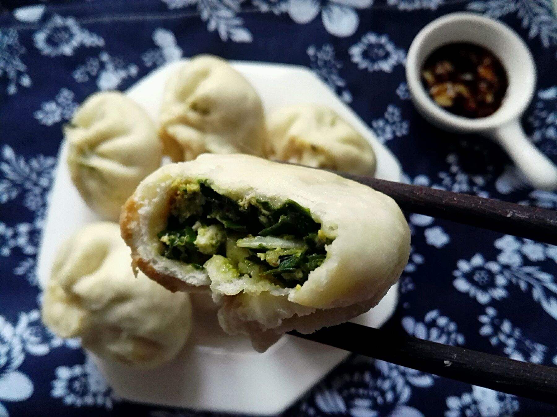 包青菜包子时,掌握这3点,青菜馅碧绿不发黄,鲜嫩多汁,特别香