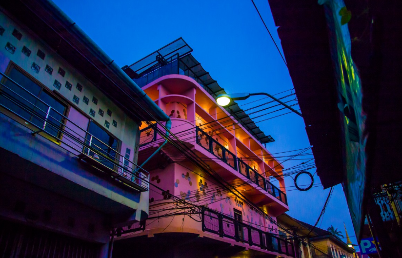 尖竹汶府是泰国东部的一个府,位于泰柬边界上,距离曼谷245公里,靠近