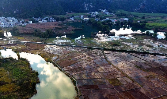 航拍:广西河池市都安地苏河两岸,宛若一幅浓墨重彩的生态画卷