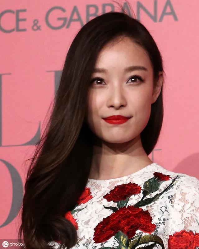 荡秋千的倪妮,"眼神迷离"好特别