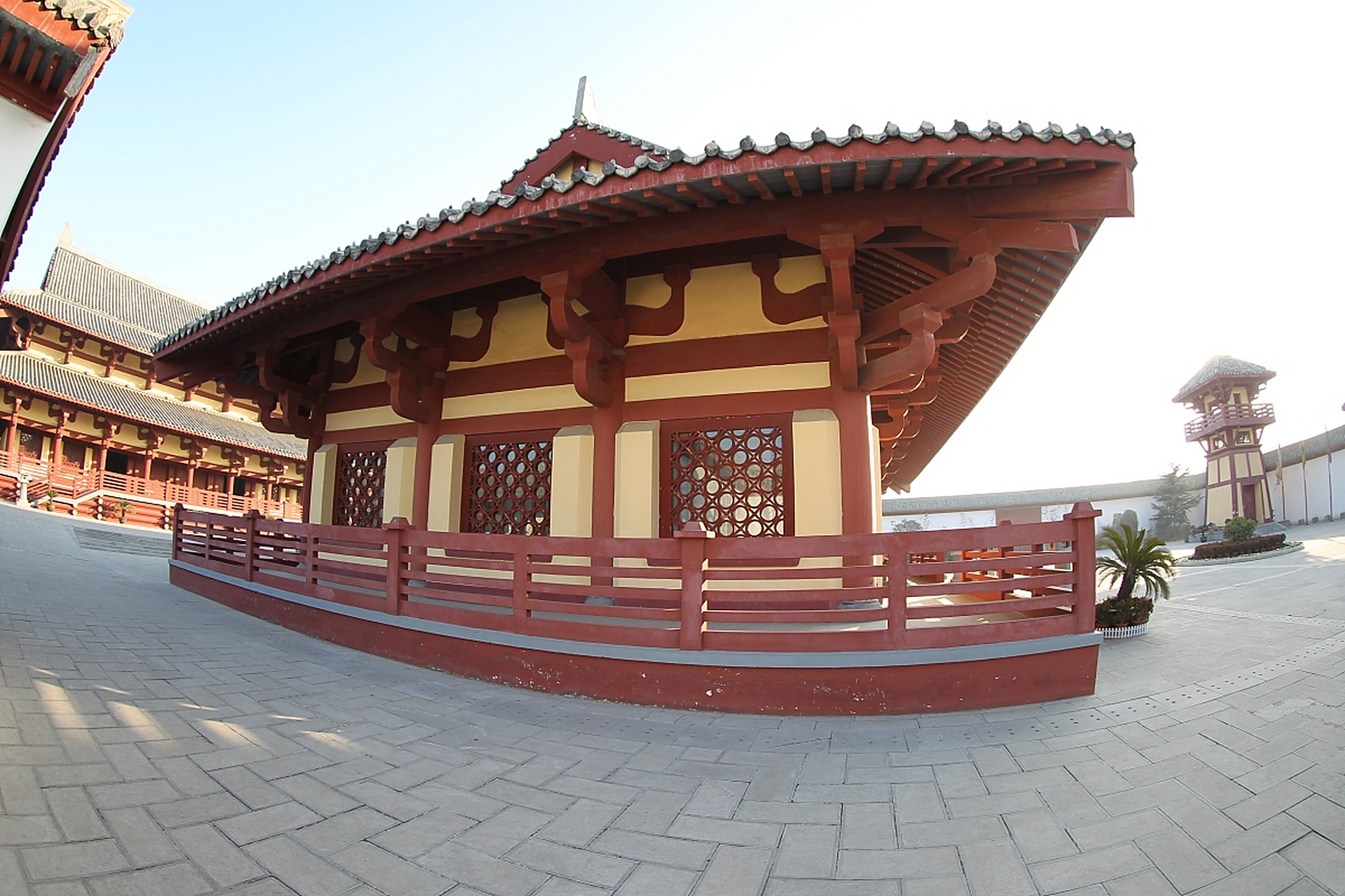 1985年,四川省广安县,农民工曾应龙黄袍加身,登基称帝,定国号为"大有"