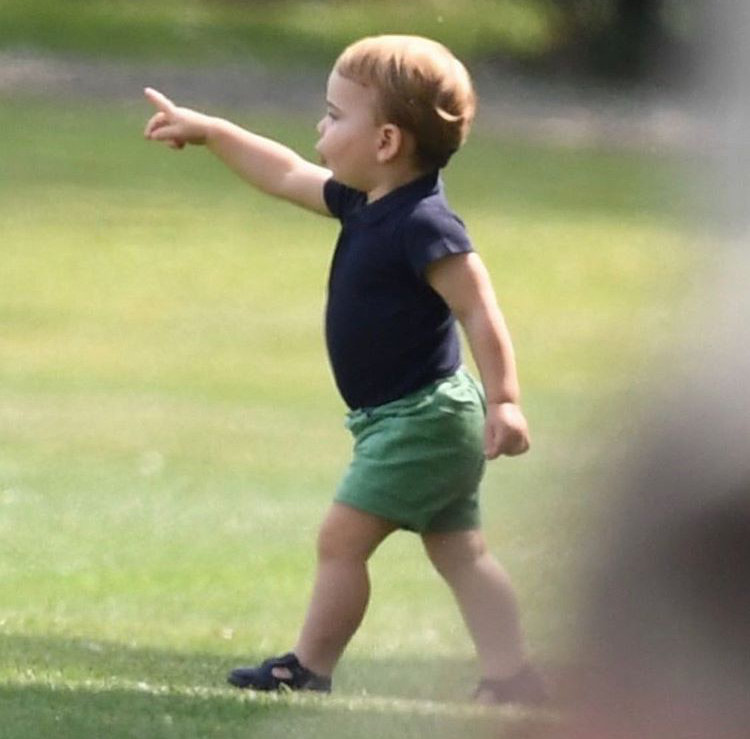 阿奇小王子皮肤竟没p!梅根携子亮相,阿奇白到发光一点不像妈妈