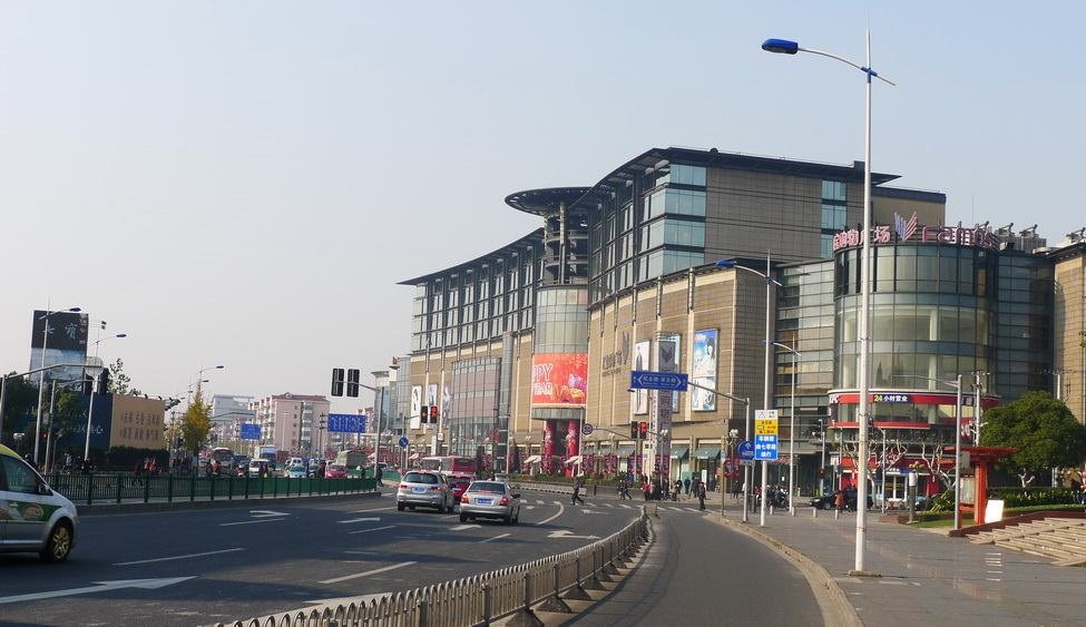 上海七宝的汇宝购物广场和七宝万科广场看起来很像,其实相差很大