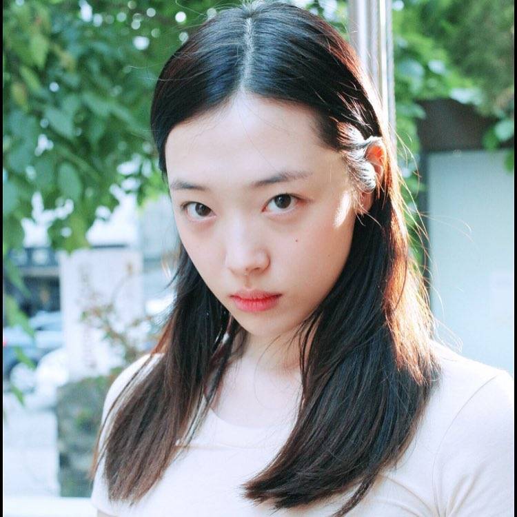 人间水蜜桃崔雪莉的粉色穿搭,满满的春天气息快快get起来吧!