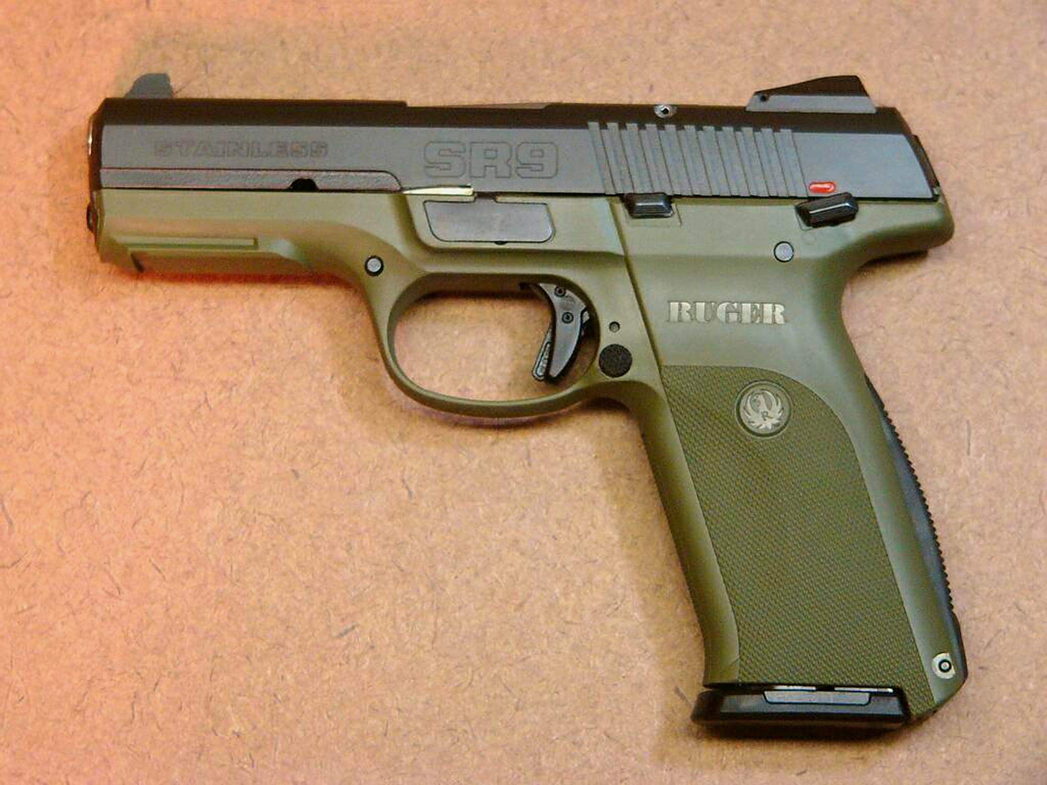 雷明顿700步枪:雷明顿700步枪外文名remington 700,该系列是由雷明顿