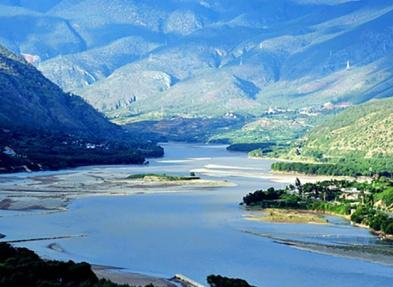 丽江长江第一湾,可赏"三江并流"的壮丽景观
