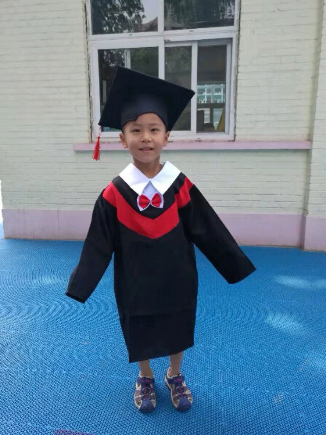 幼大毕业,宝宝穿上博士服——郑大幼儿园掠影