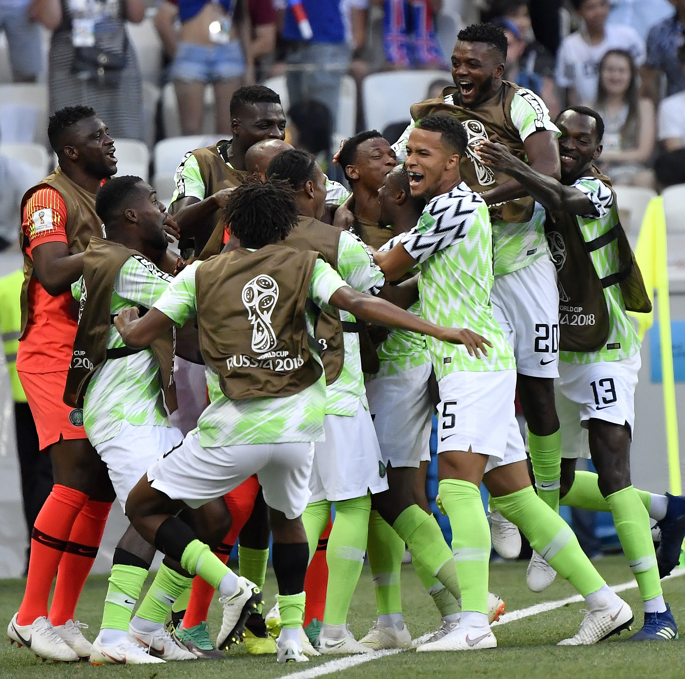 足球——d组:尼日利亚队穆萨破门(23)