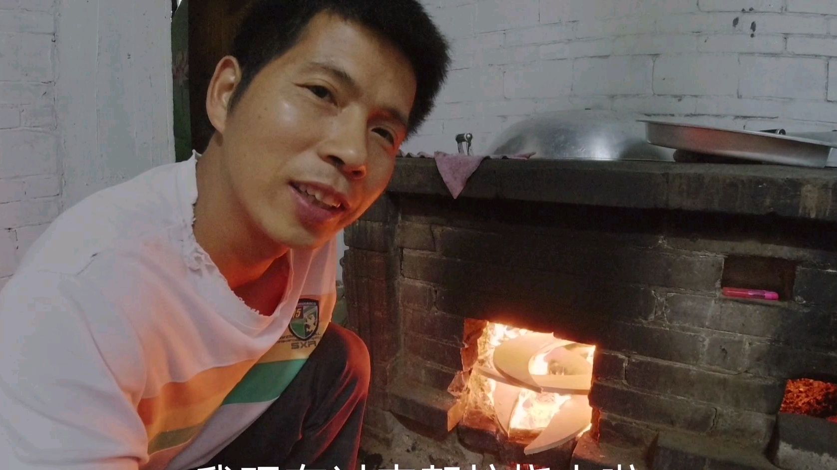 广西平南农村大姐用这传统的方法,手工做河粉你吃过吗