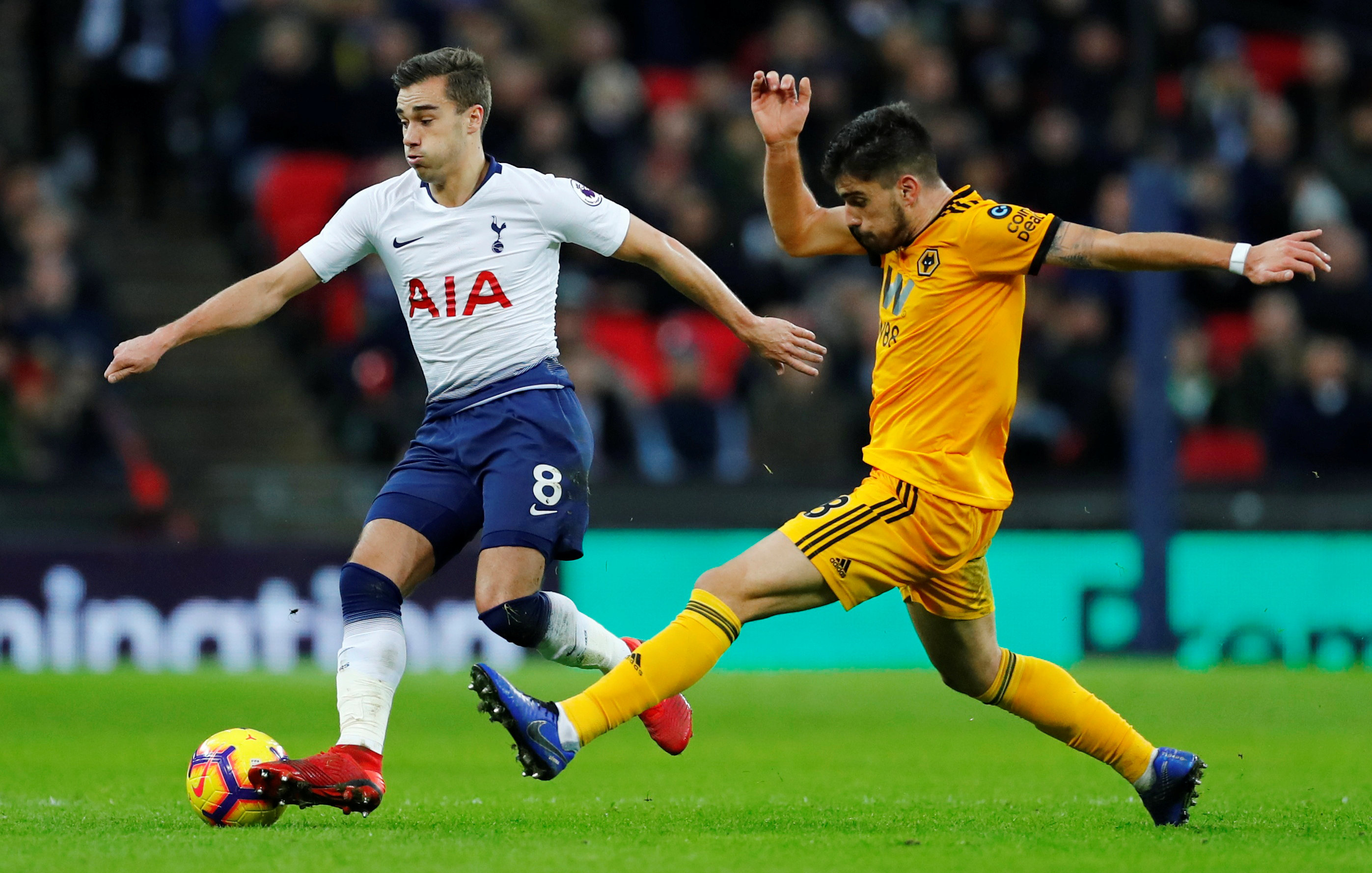 足球——英超联赛:狼队胜热刺