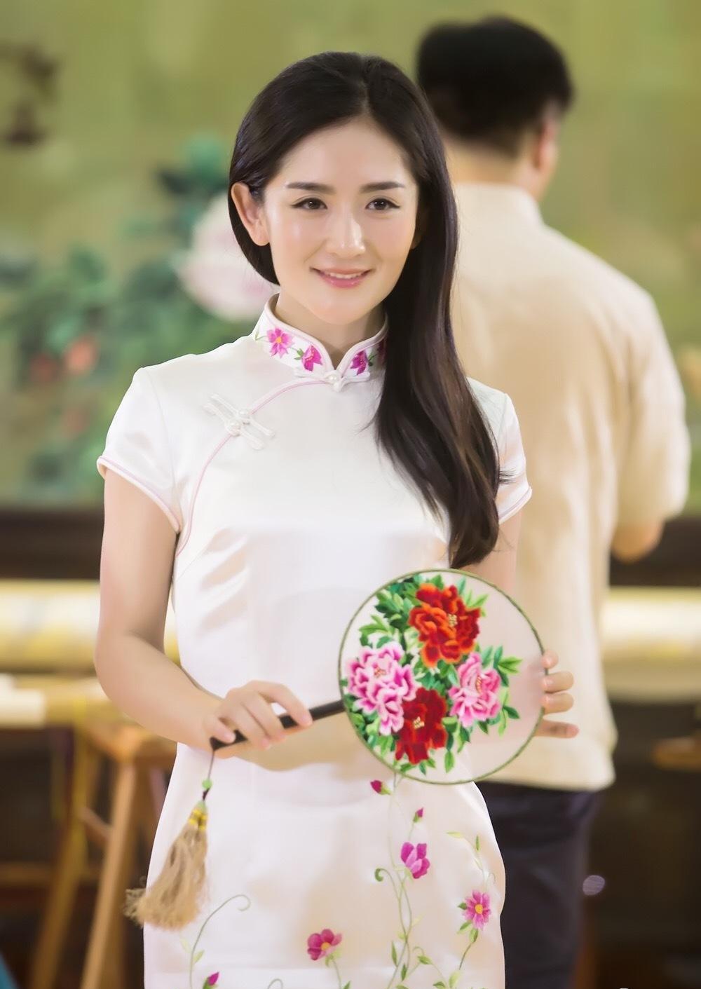 谢娜年轻时剧照意外曝光,十七八岁是颜值巅峰,网友:纯天然娜姐