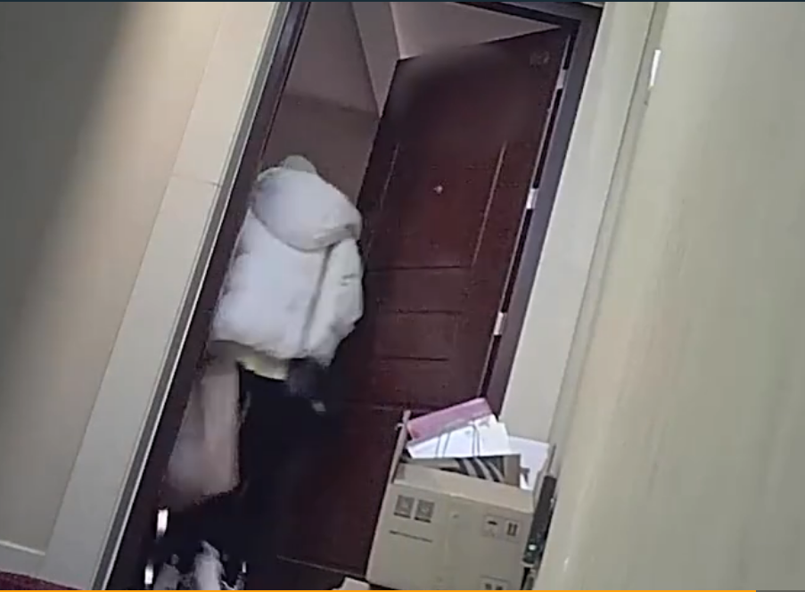 冯薪朵与陆思恒同居视频曝光:女方帮男友扔垃圾,却没有大门钥匙