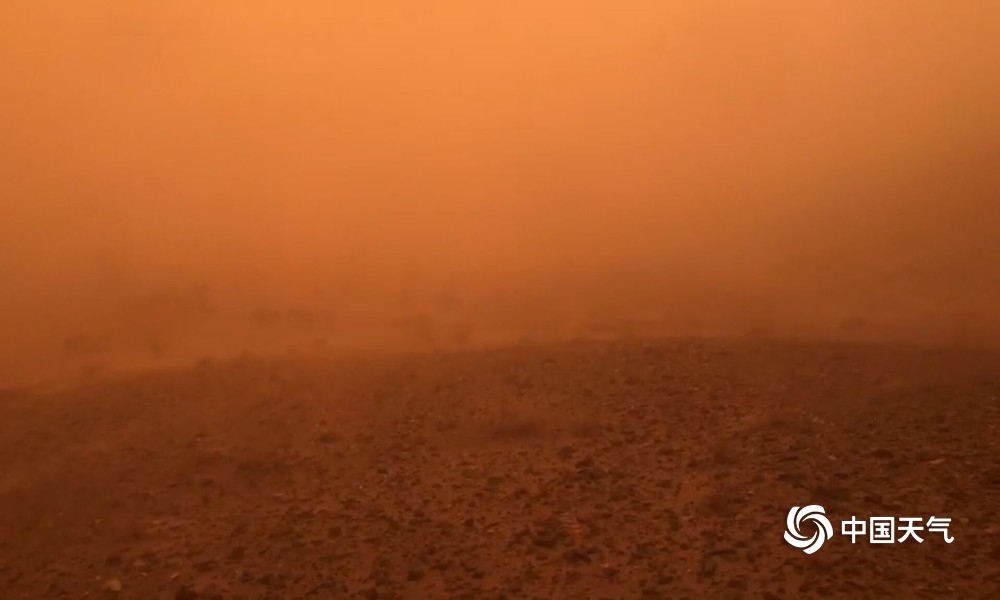 组图带你去内蒙古额济纳旗现场体验特强沙尘暴!