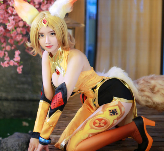 王者荣耀cos最撩人英雄,网友:张琪格下身真空神还原!