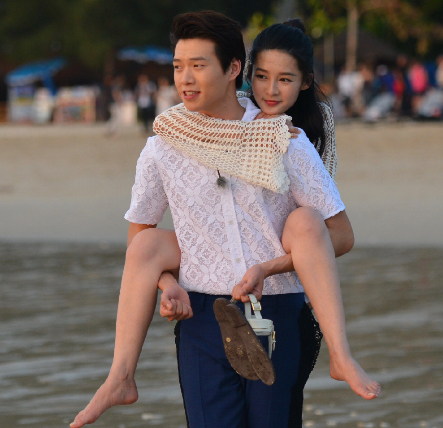 看了李沁和魏大勋这组照片,网友:感觉要恋爱了!