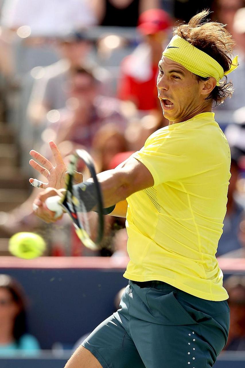 拉斐尔·纳达尔是一位以红土场上卓越表现为著称的西班牙职业网球运动