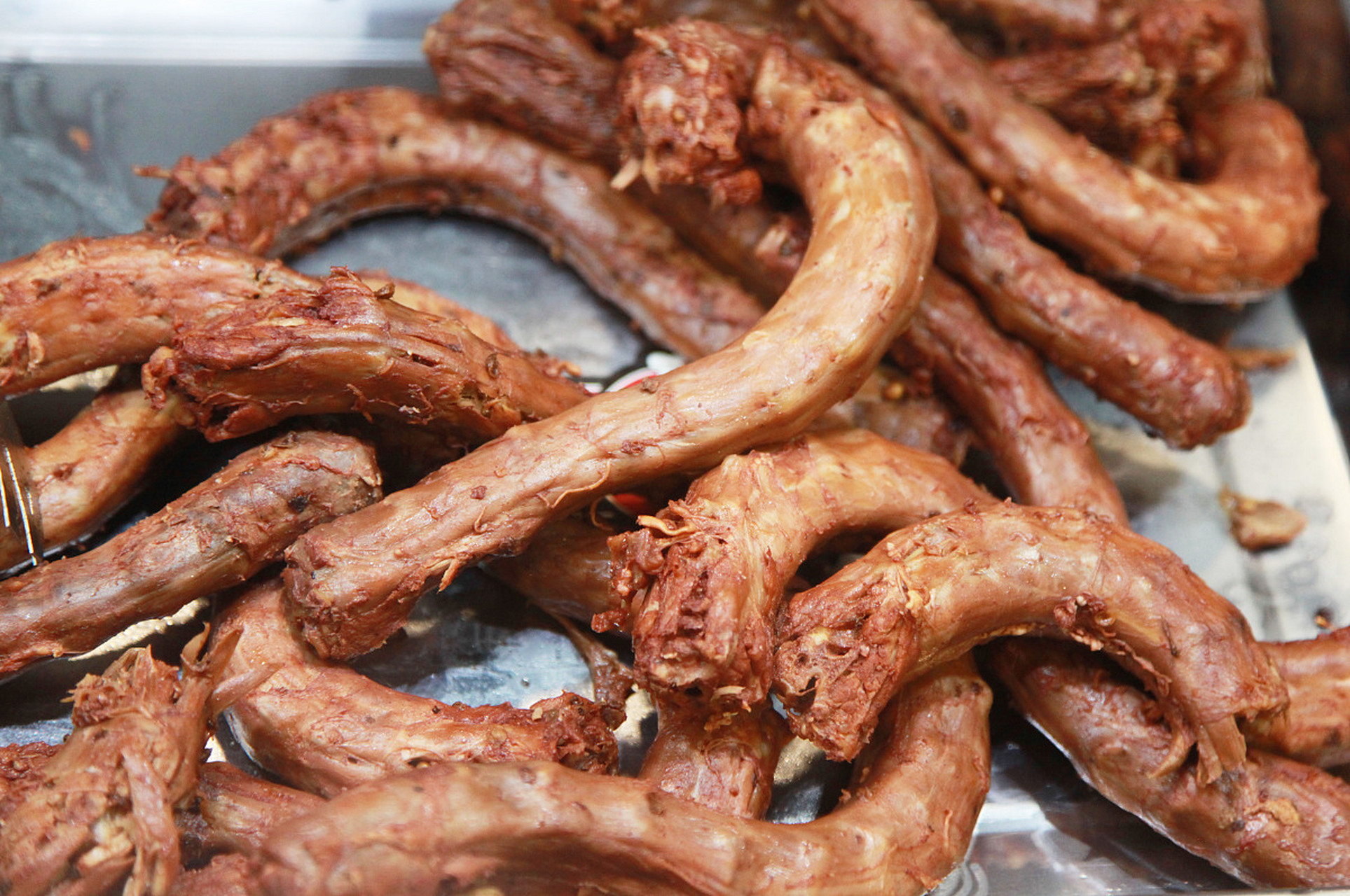 卤味熟食行业的发展方向包括传统口味的创新,健康食材