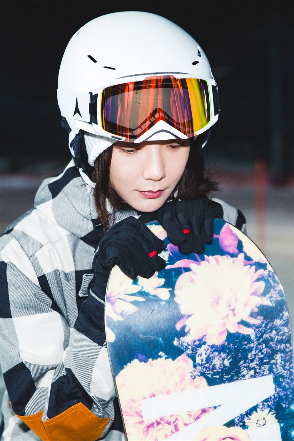 王珞丹单板滑雪服都是大牌?黑白色的滑雪服很好看!