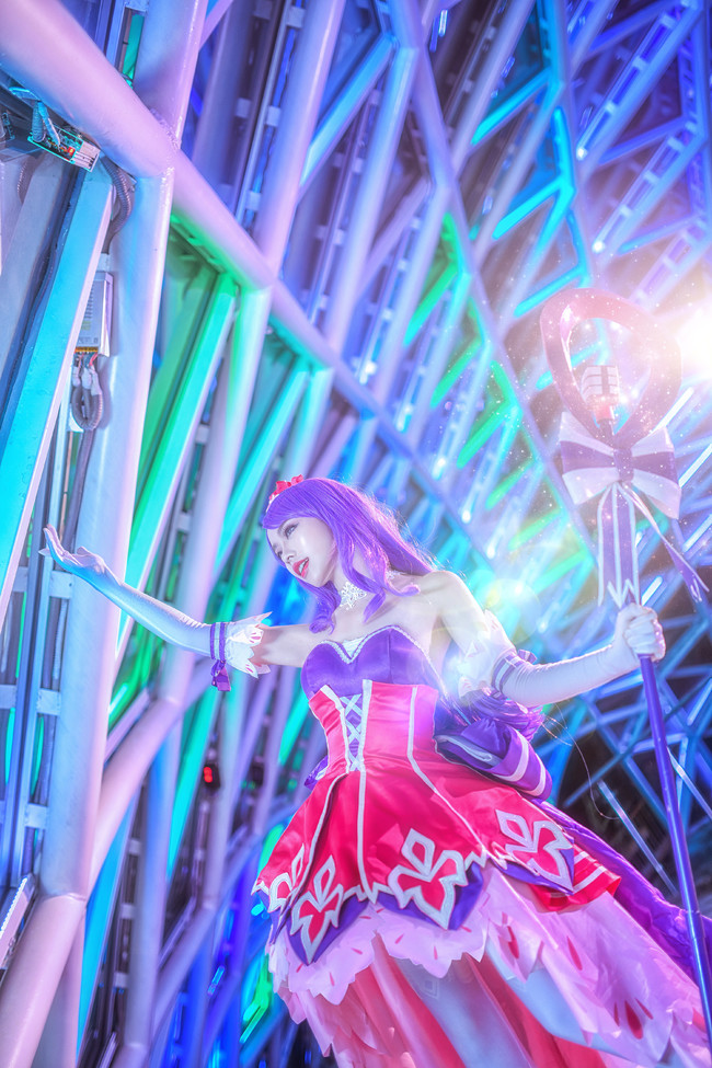 王者荣耀:cos王昭君偶像歌手,爱豆气质,网友:为小姐姐打call