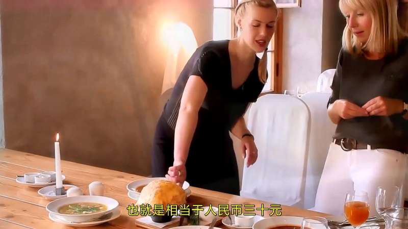 小伙去俄罗斯旅游,就带了一箱的红星二锅头,猜