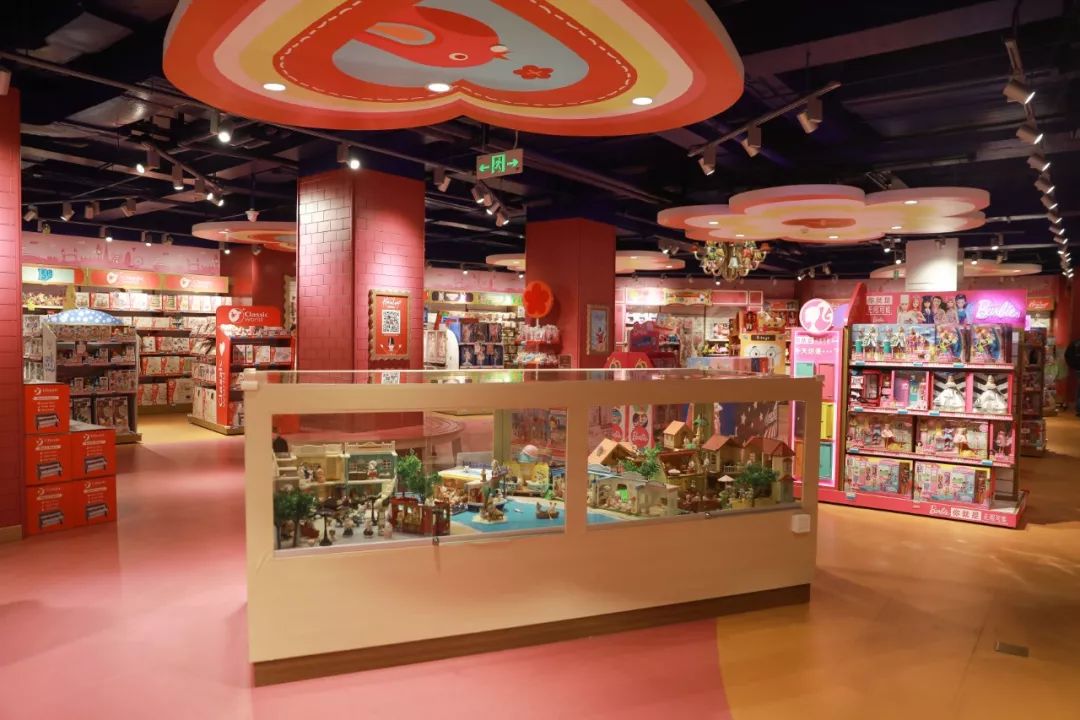 7000㎡超大游乐场,10000 种大牌玩具!西湖边开了一家玩具王国!