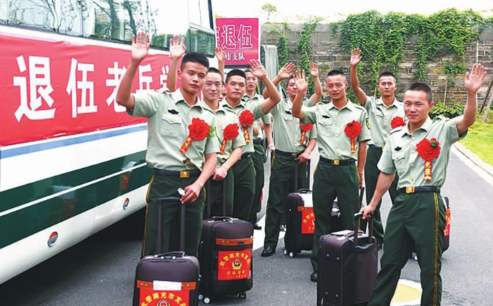 军人离开部队,为何有退役和退伍两种说法?其中差别到底有多大?