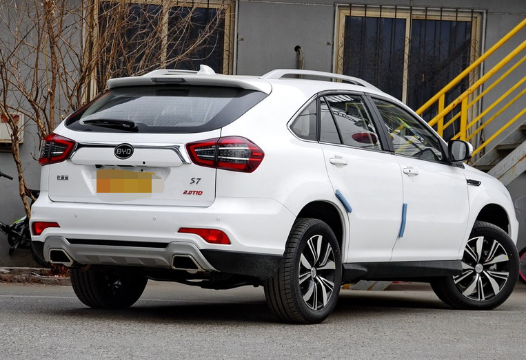 比亚迪s7 2.0t自动尊贵型plus,时尚的外表,成为年轻人追求座驾