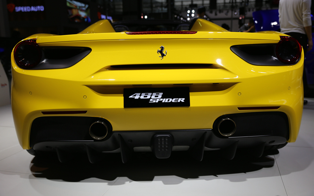 为大家图鉴一款法拉利488spider
