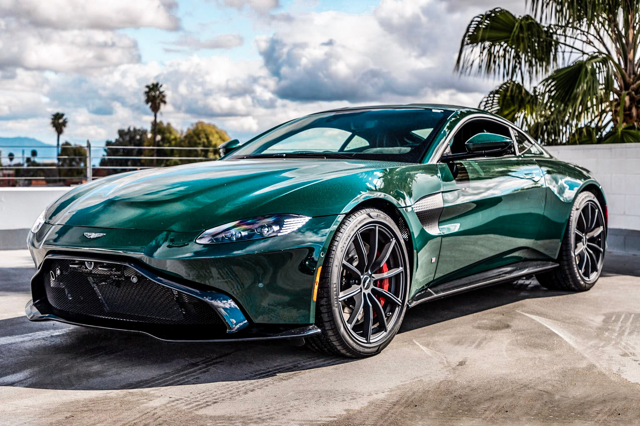 古德伍德绿的阿斯顿马丁vantage 转载自百家号作者:摄影靓图