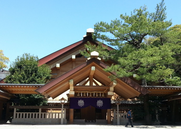 名古屋有座宫殿,历史悠久,是日本三大神社之一