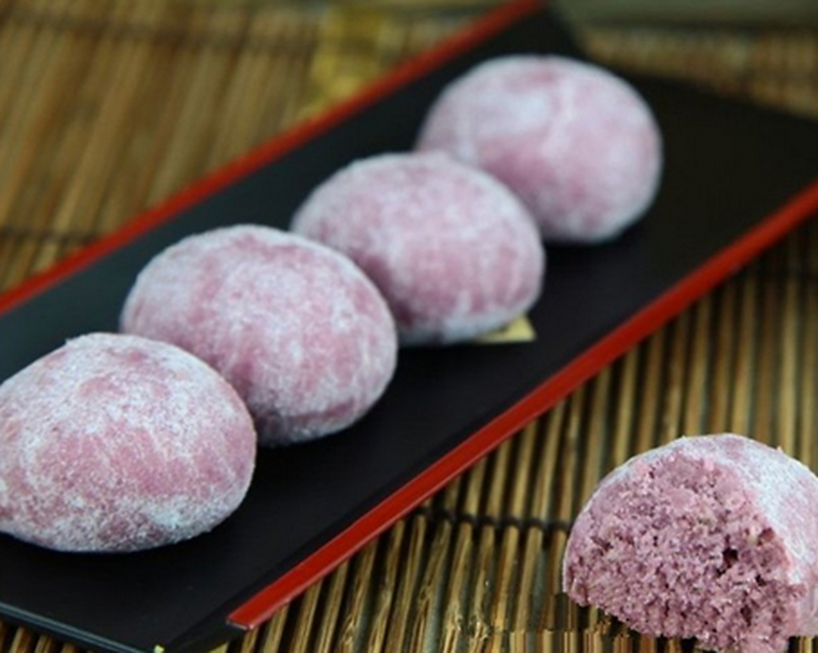 冰花球是北京特色的油炸小吃.