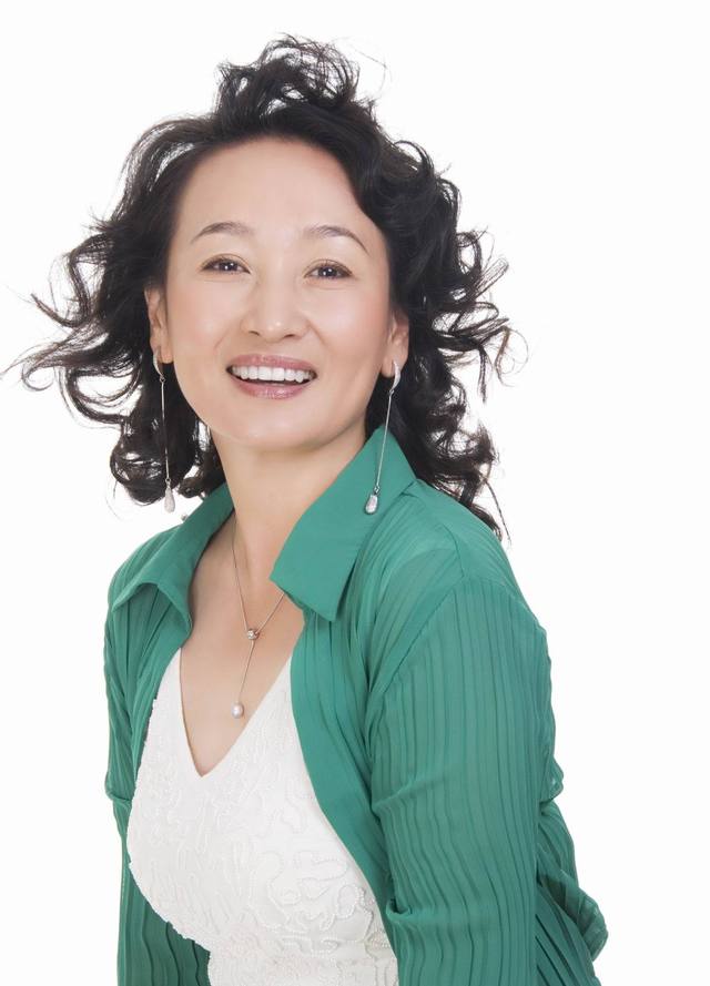 腾格尔的前妻原来是她