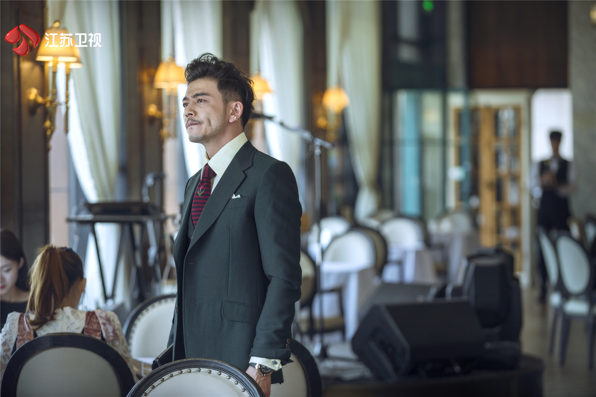 《归还世界给你》上演"无间道"杨烁双重性格演绎口碑"逆转"