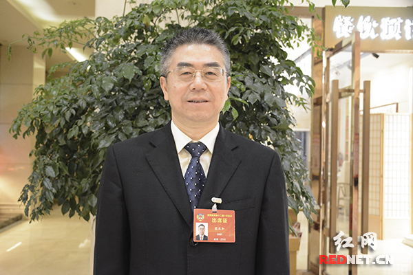 政协委员张庆和:建立智慧停车诱导系统 前瞻性解决停车难问题