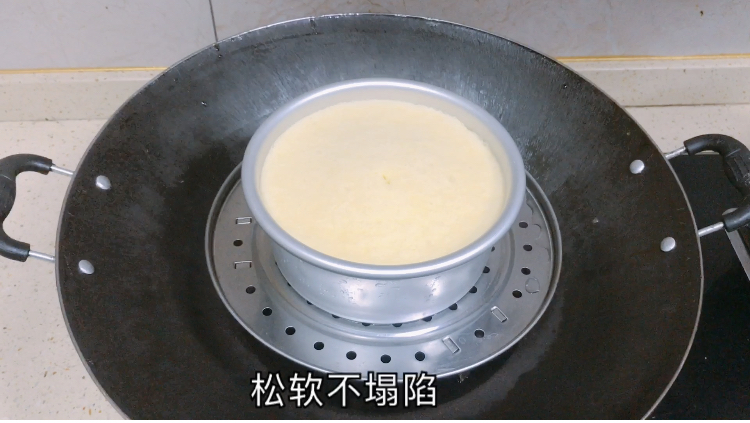 懒人版酸奶蒸蛋糕,松软不塌陷老人小孩都爱吃,简单易学零失败