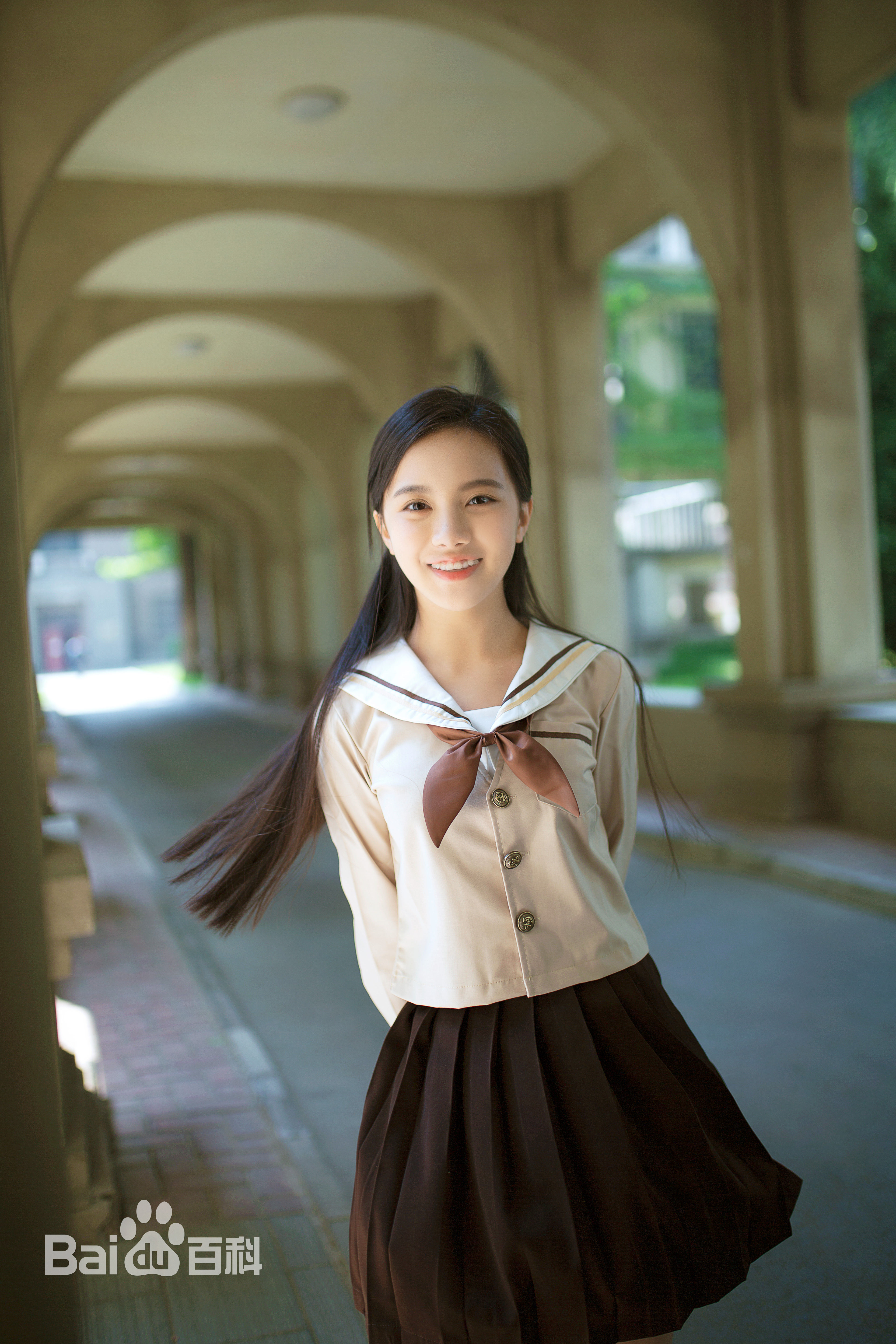 她是《婚姻保卫战》中黄磊的"女儿",如今15岁蜕变成小美女