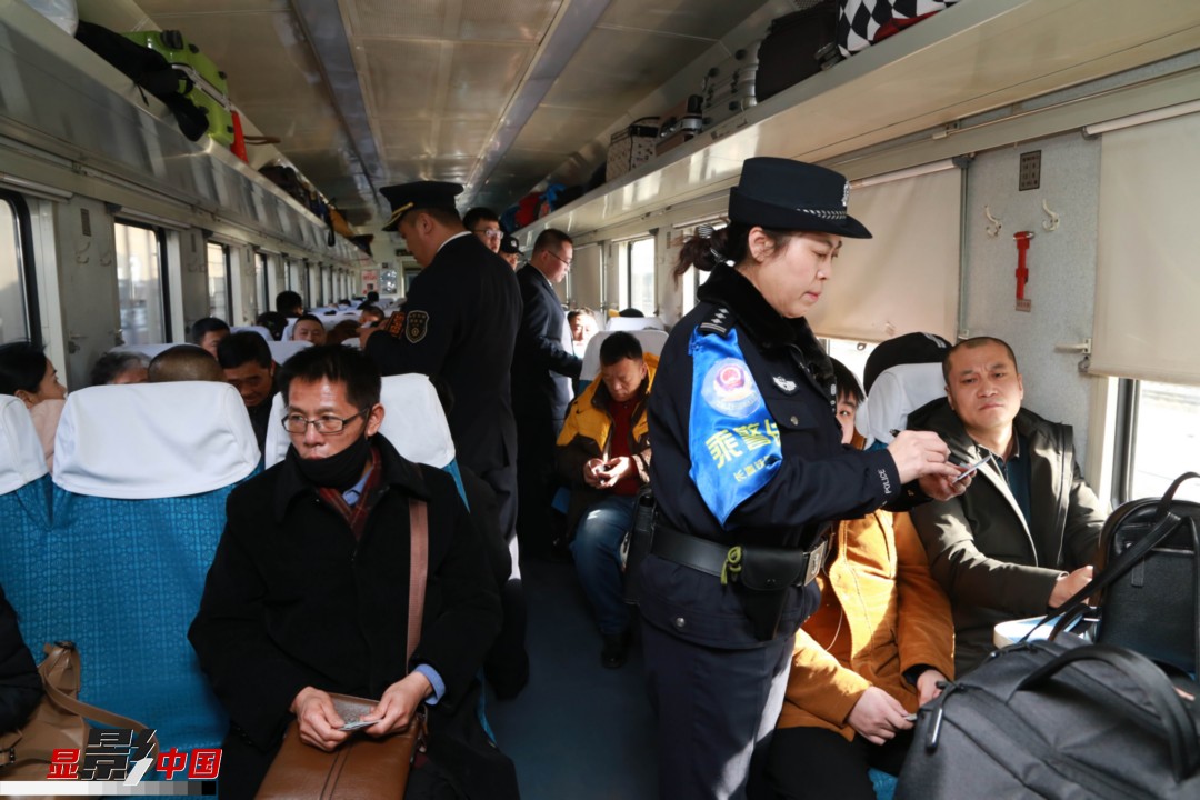 「显影中国」神枪手女乘警的最后一班春运岗