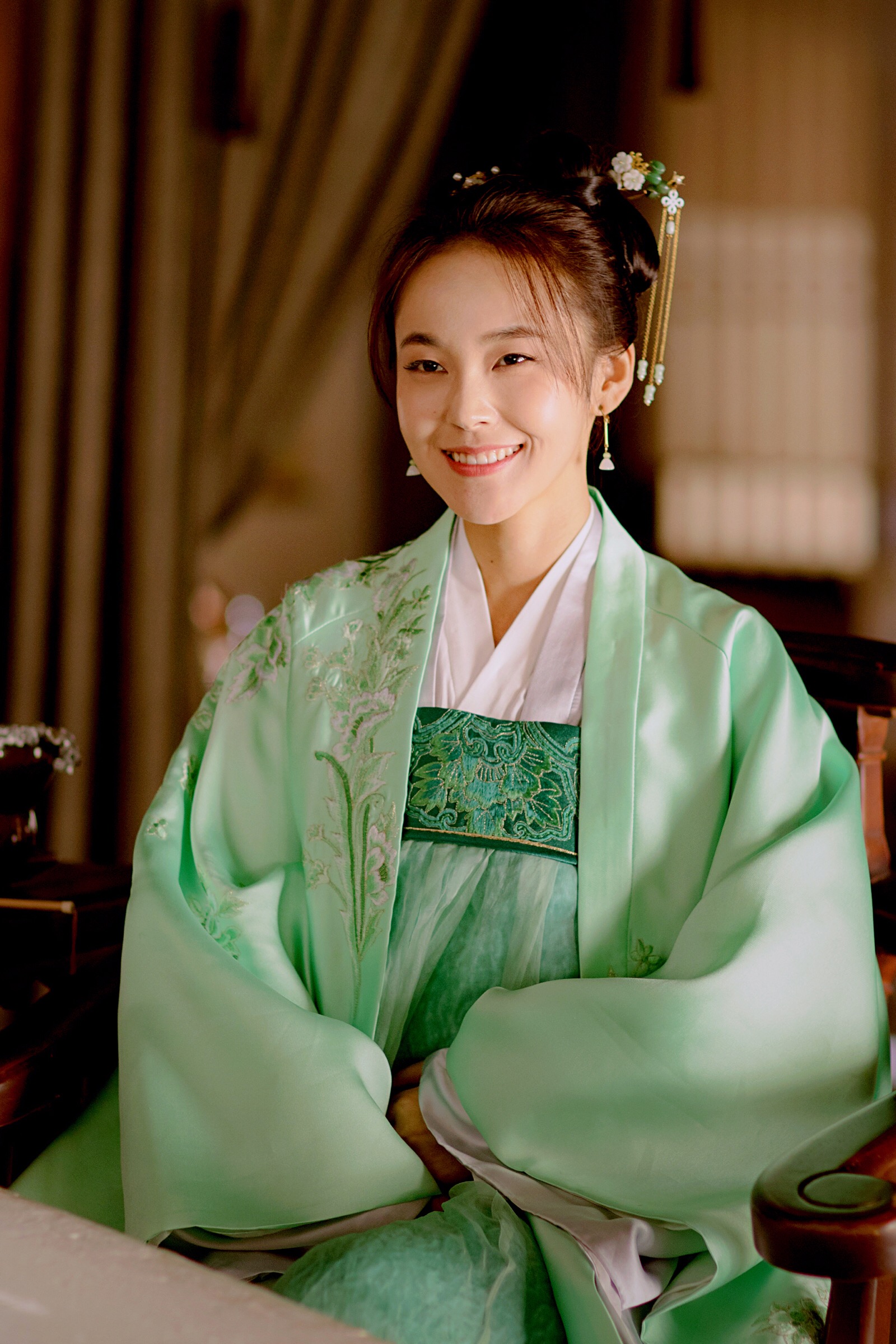 盛墨兰,盛家的四姑娘,庶出女儿但因林小娘得宠,处处争强好胜.