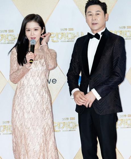 38岁张娜拉代言新剧不断,前绯闻男友娇妻陪伴,她至今孤身很享受