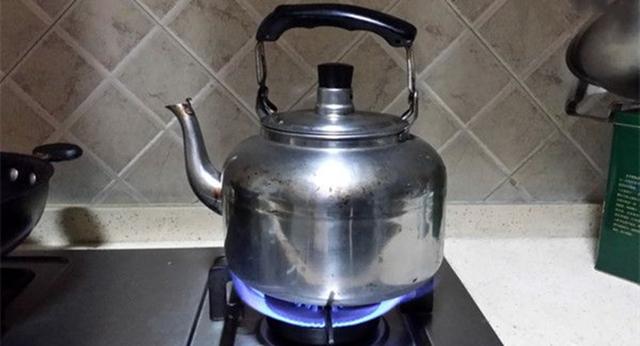 烧开一壶水,到底是用电省钱还是用煤气省钱?今天可算弄清楚了