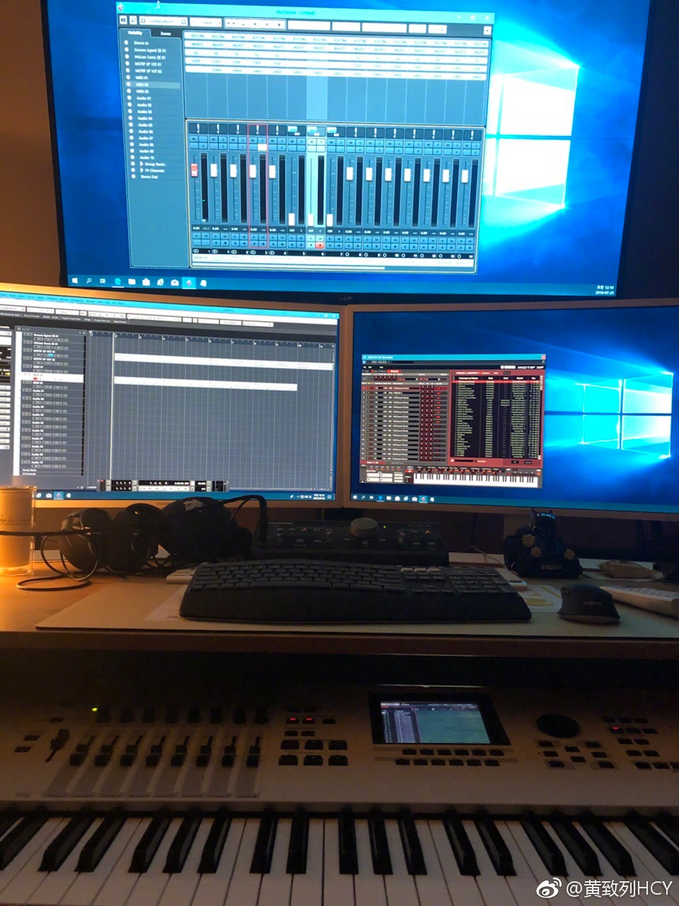 久违的作曲 黄致列变身制作人又投入到了工作室中
