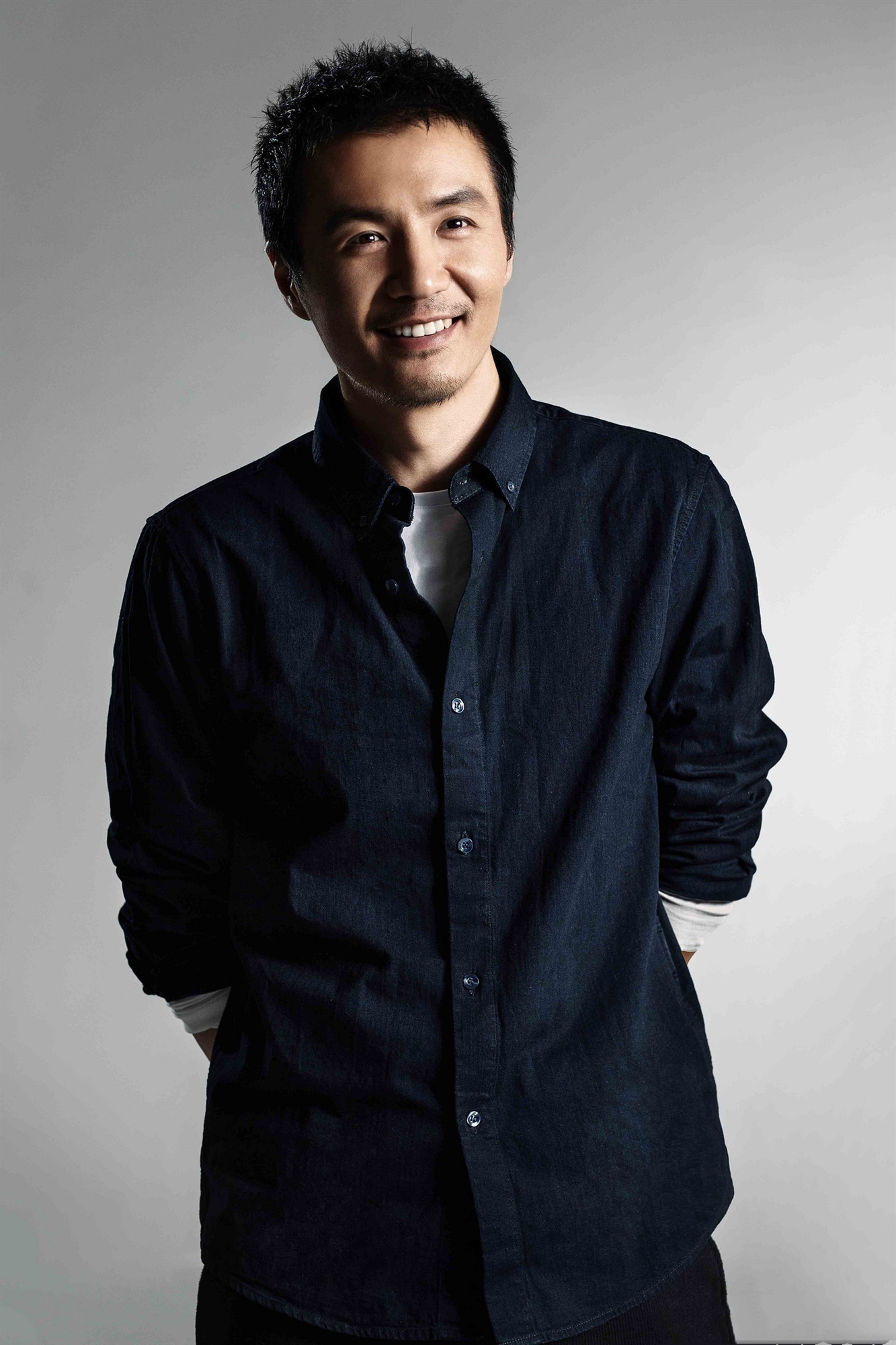 第三首《在希望的田野上》,是朴树作词,作曲,并演唱的歌曲,收录于专辑