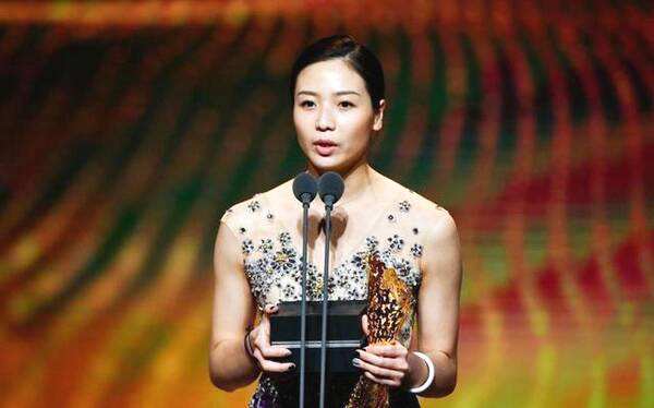 前女排队长现状 退役当上大学院长 与教练结婚后一直不敢要孩子