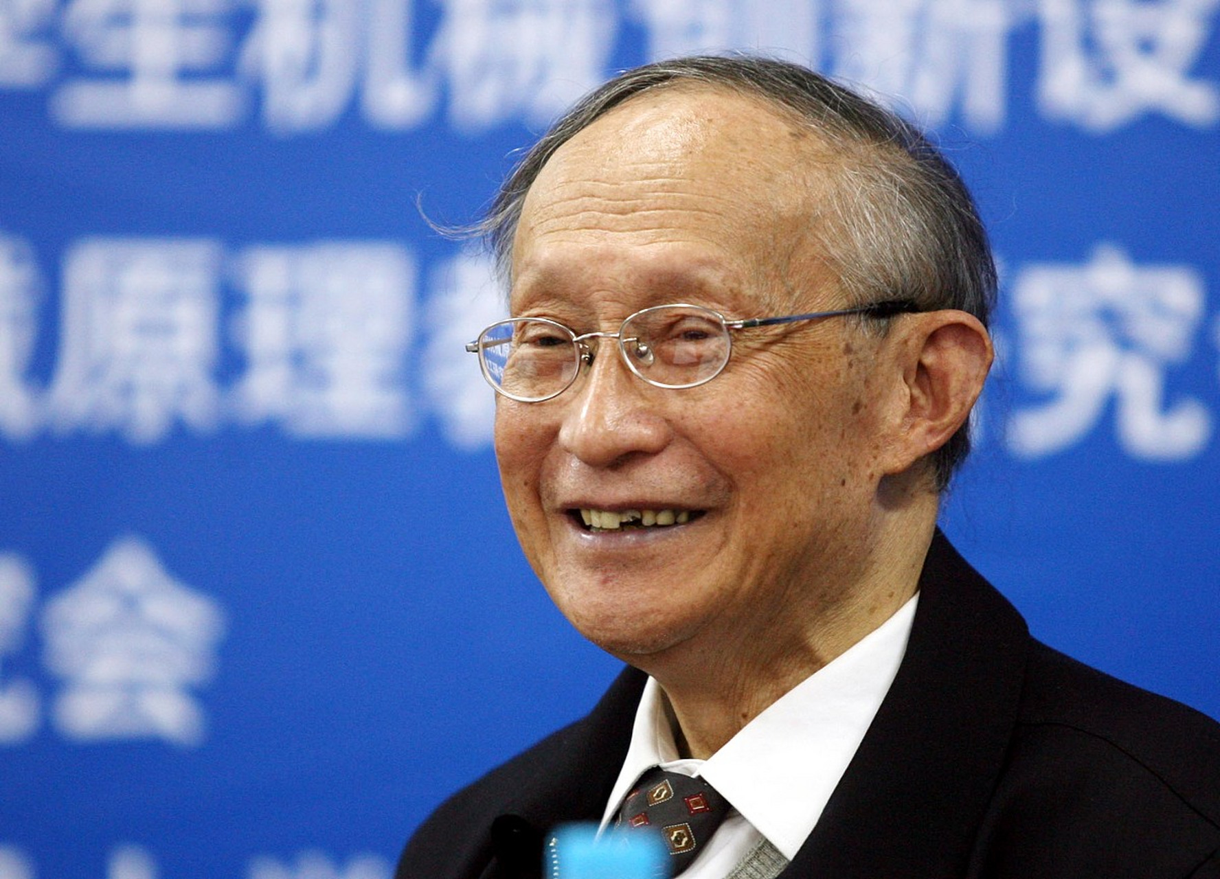 中科院院士杨叔子逝世# 杨叔子院士作为华中科技大学的老校长,倾其